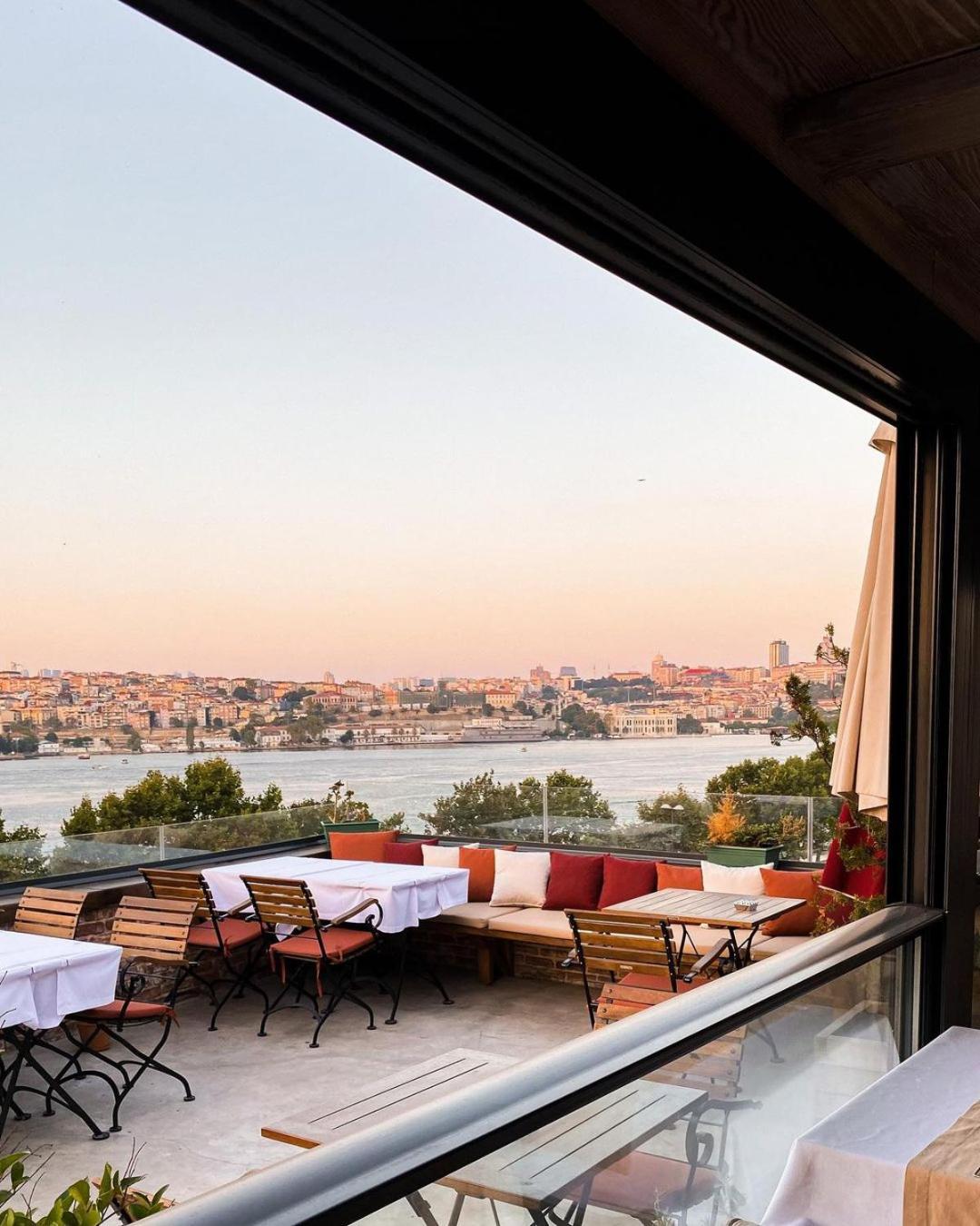 Istanbul Old City Colorful Houses Balat Petrion Hotel Extérieur photo